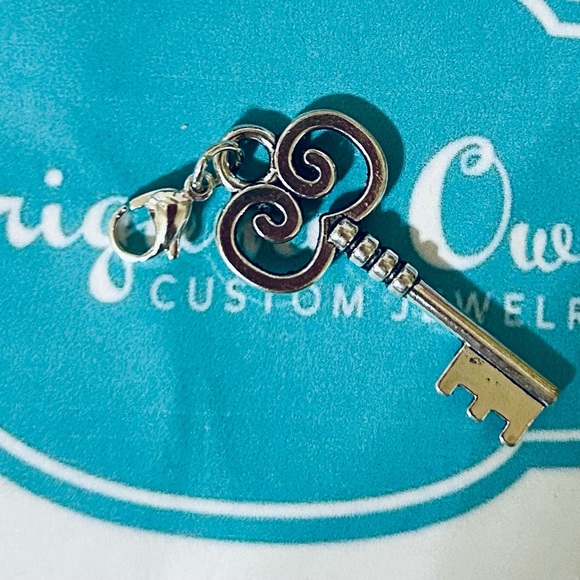 Origami Owl Silver key dangle 2” - retired but new - Picture 6 of 6